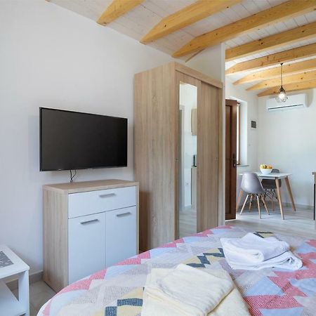 Apartments Leonardo&Mak พูลา ภายนอก รูปภาพ