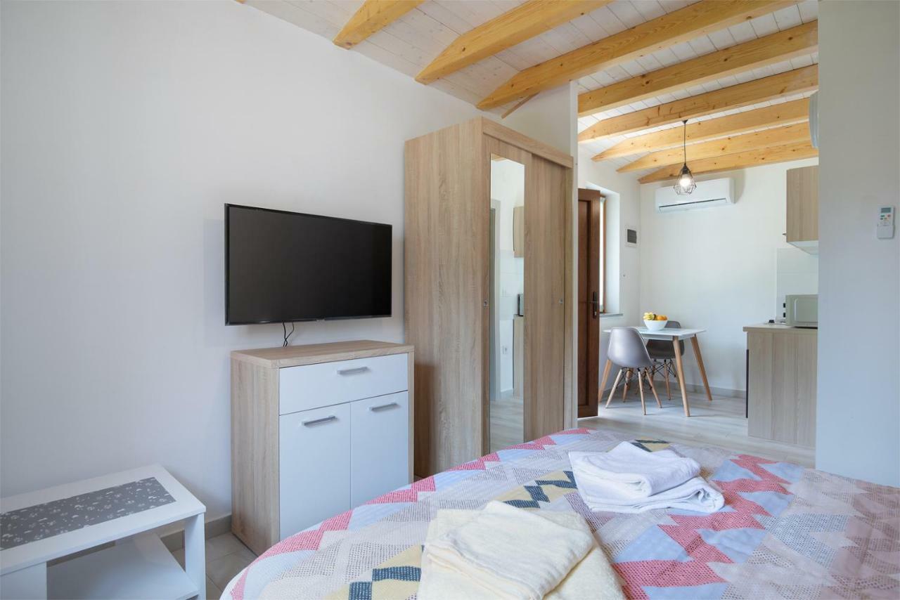 Apartments Leonardo&Mak พูลา ภายนอก รูปภาพ